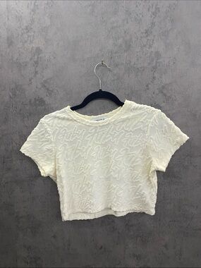 Forever 21 Cream Short Sleeve Script Texture Crop Top